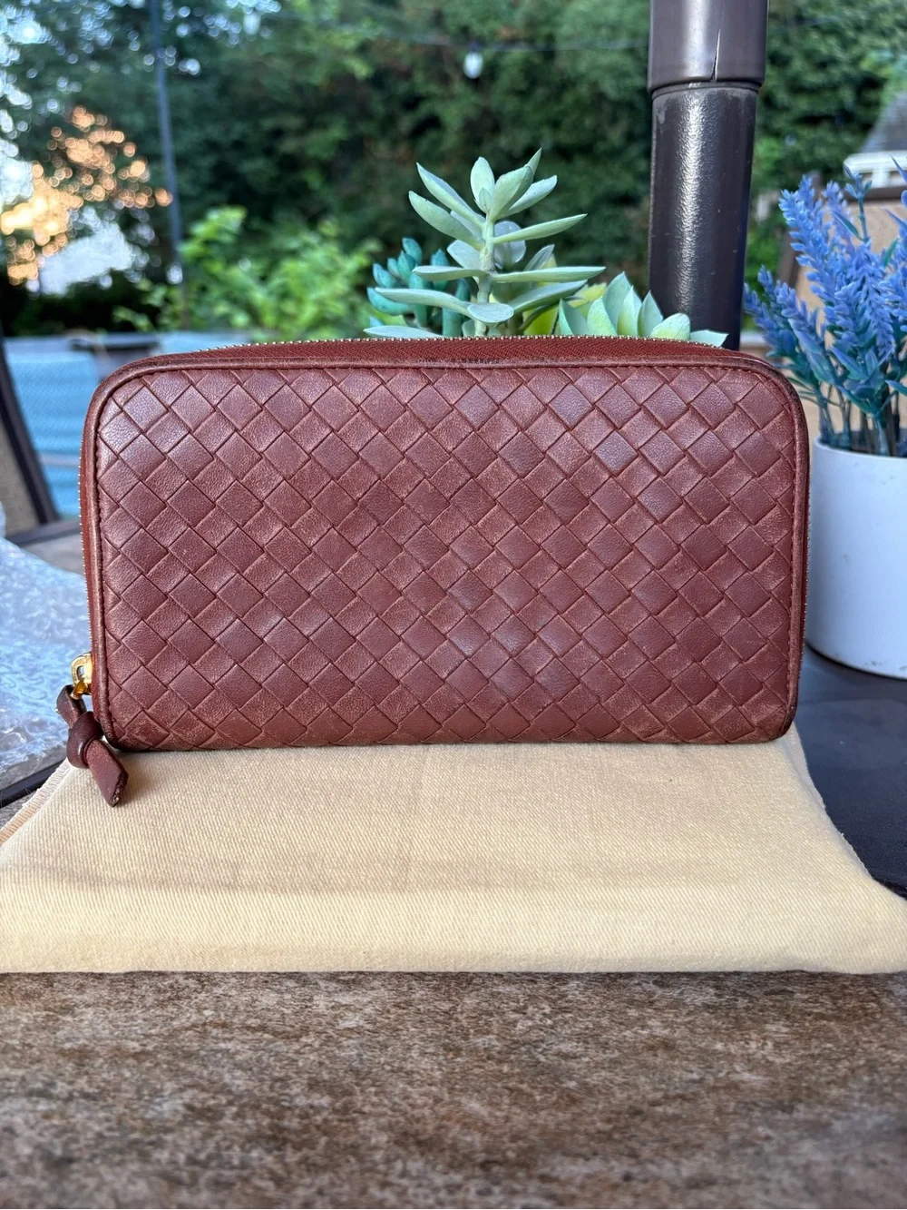 Bottega Veneta Intrecciato Zip-Around Wallet - Brown